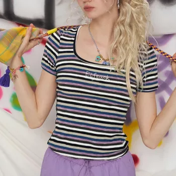 Striped Short Sleeve Tee: Chic Women’s Summer Outfits